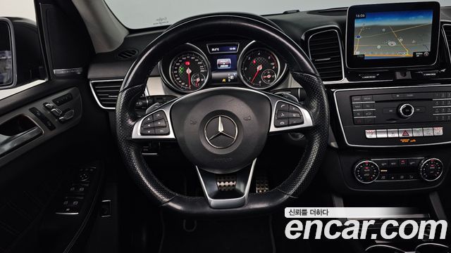 Mercedes-Benz GLE-Class 2018 — photo 13