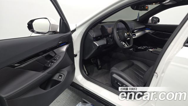 BMW 5-Series 2024 — photo 13