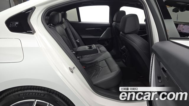 BMW 5-Series 2024 — photo 17