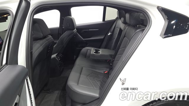BMW 5-Series 2024 — photo 18