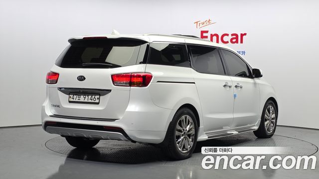 Kia Canival 2015 — photo 2