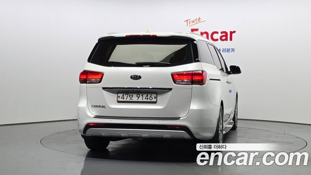 Kia Canival 2015 — photo 4