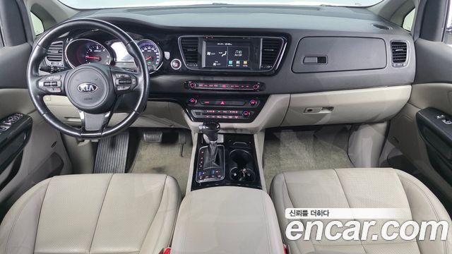 Kia Canival 2015 — photo 10