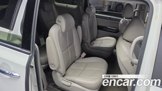 Kia Canival 2015 — photo 17