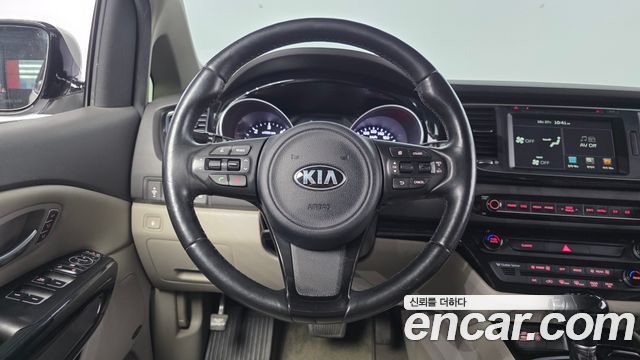 Kia Canival 2015 — photo 19