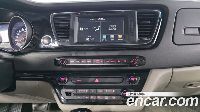 Kia Canival 2015 — photo 20