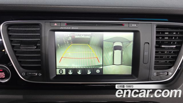 Kia Canival 2015 — photo 21