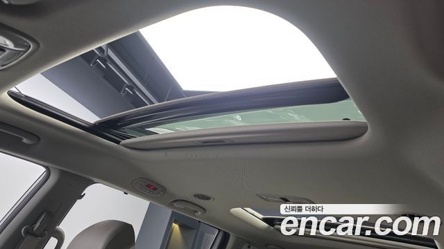 Kia Canival 2015 — photo 22