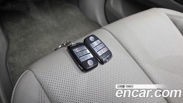 Kia Canival 2015 — photo 23