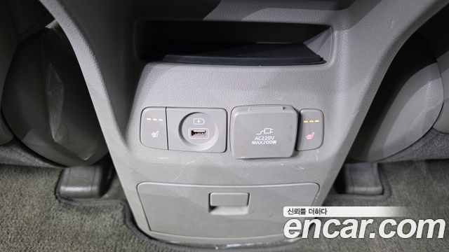 Kia Canival 2015 — photo 25