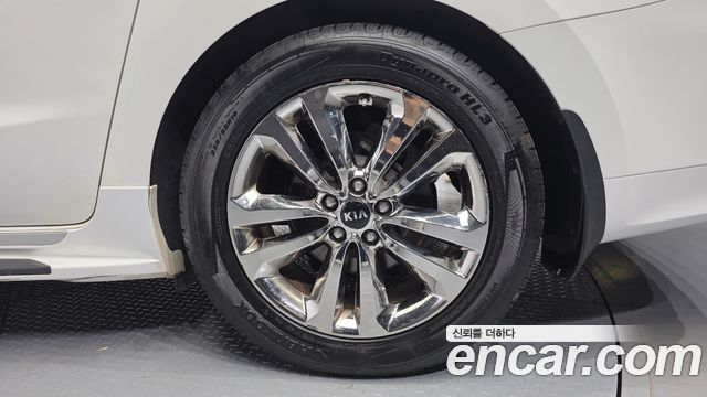 Kia Canival 2015 — photo 7