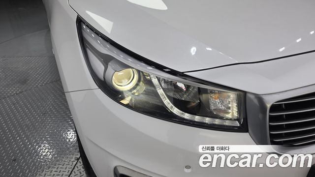 Kia Canival 2015 — photo 8