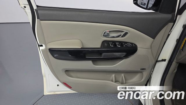Kia Canival 2015 — photo 14