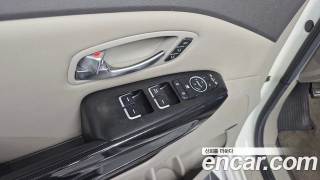 Kia Canival 2015 — photo 31