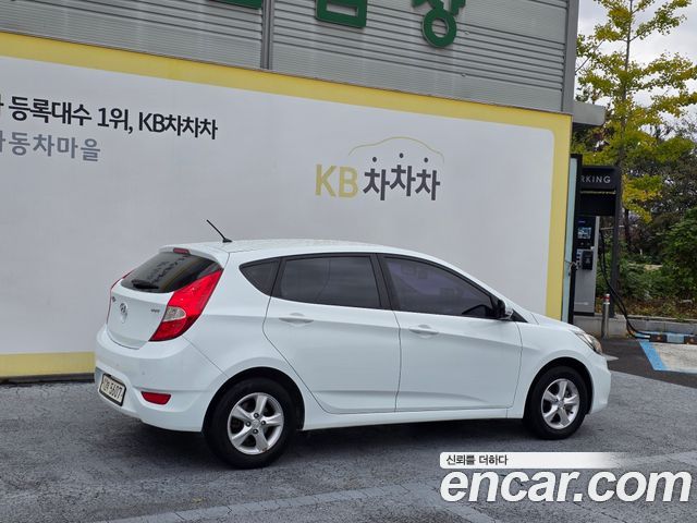 Hyundai Accent 2015 — photo 2