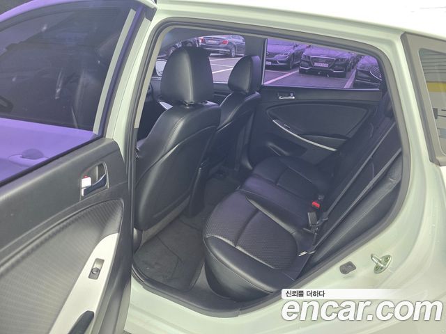 Hyundai Accent 2015 — photo 9