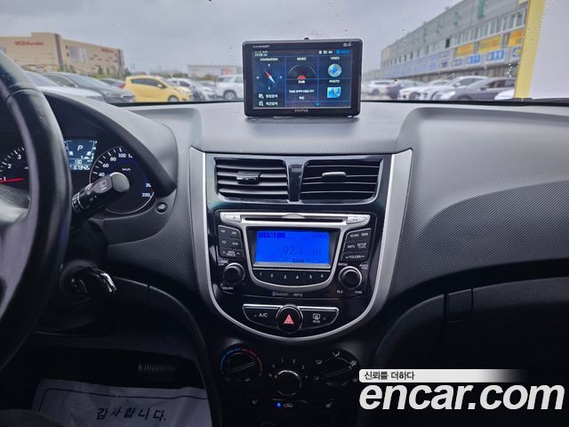 Hyundai Accent 2015 — photo 11