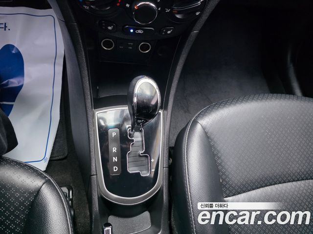 Hyundai Accent 2015 — photo 12