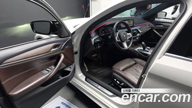 BMW 5-Series 2020 — photo 13