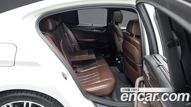BMW 5-Series 2020 — photo 17
