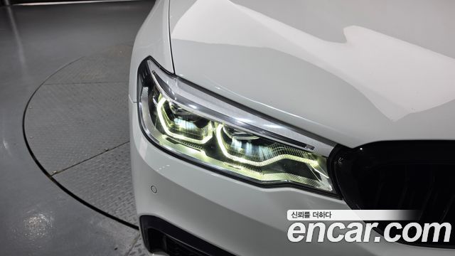 BMW 5-Series 2020 — photo 8