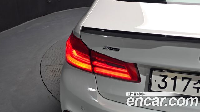 BMW 5-Series 2020 — photo 9