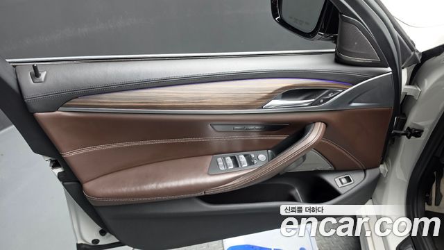 BMW 5-Series 2020 — photo 14