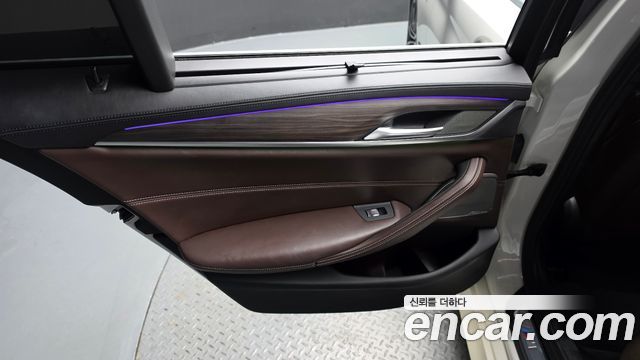 BMW 5-Series 2020 — photo 15