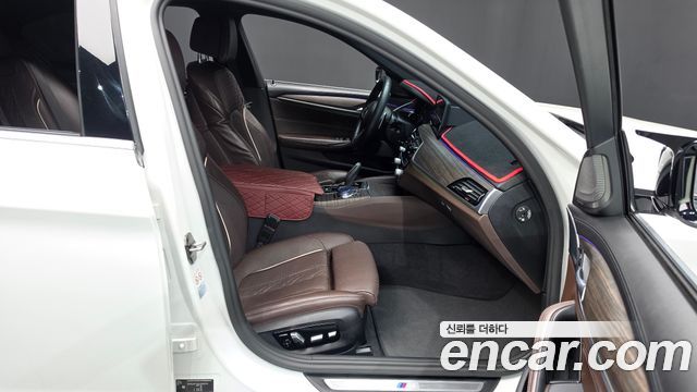BMW 5-Series 2020 — photo 16