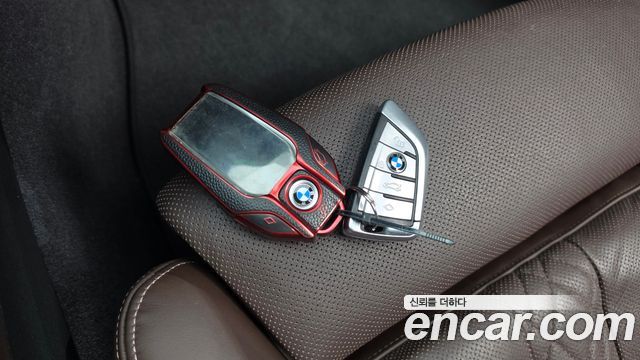 BMW 5-Series 2020 — photo 27