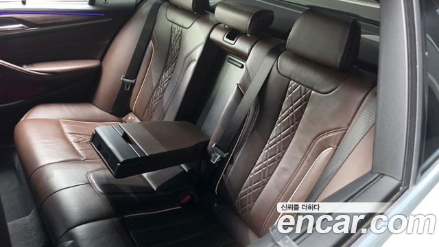 BMW 5-Series 2020 — photo 31
