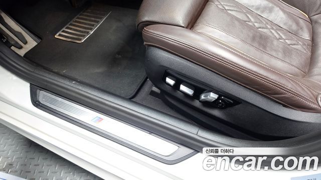 BMW 5-Series 2020 — photo 32