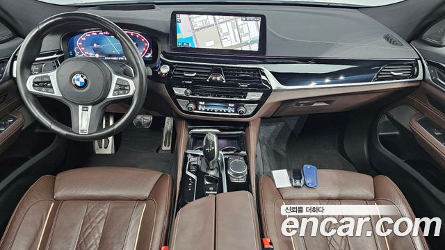 BMW Gran Turismo 2023 — photo 10