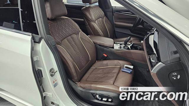 BMW Gran Turismo 2023 — photo 18
