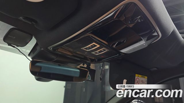 Land Rover Range Rover Velar 2018 — photo 23