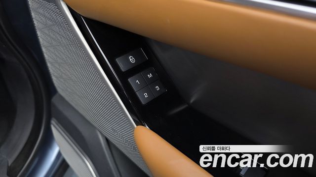 Land Rover Range Rover Velar 2018 — photo 32