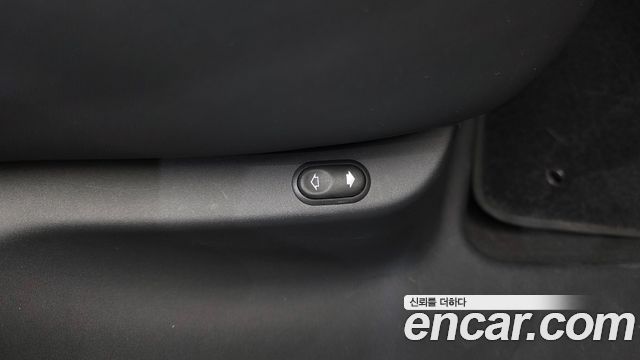 Land Rover Range Rover Velar 2018 — photo 35
