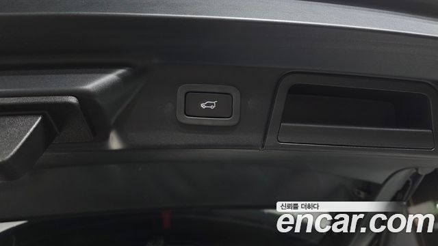 Land Rover Range Rover Velar 2018 — photo 36