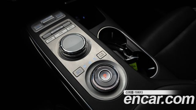 Genesis GV70 2023 — photo 9