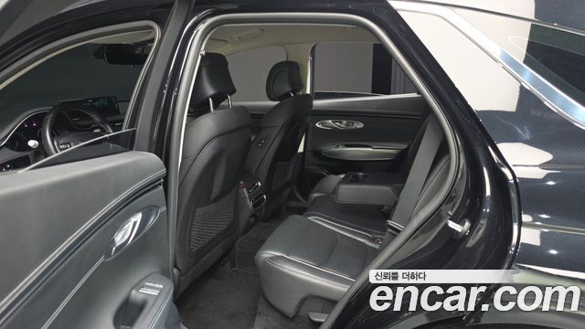 Genesis GV70 2023 — photo 11