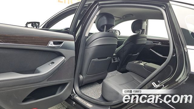 Genesis G80 2019 — photo 11