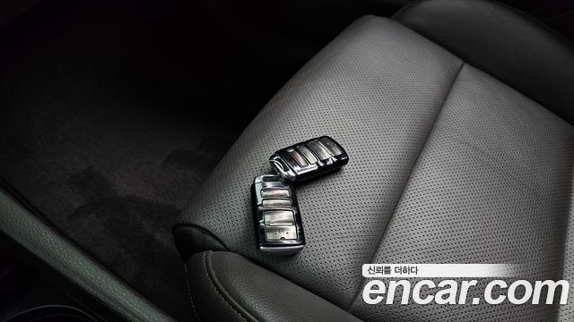Kia K7 2019 — photo 21