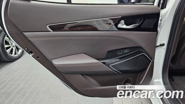 Kia K7 2019 — photo 15