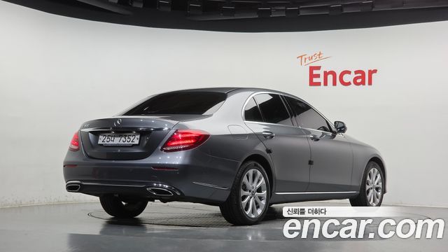 Mercedes-Benz E-Class 2018 — photo 2