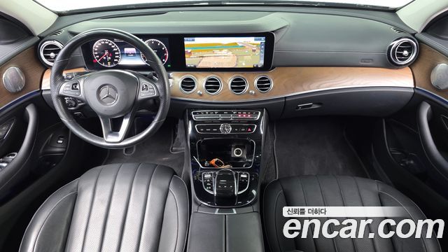 Mercedes-Benz E-Class 2018 — photo 10