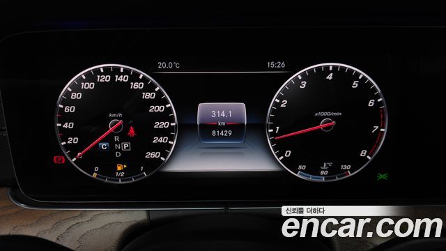 Mercedes-Benz E-Class 2018 — photo 11