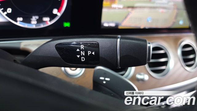 Mercedes-Benz E-Class 2018 — photo 12