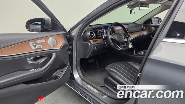 Mercedes-Benz E-Class 2018 — photo 13