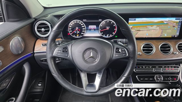 Mercedes-Benz E-Class 2018 — photo 19