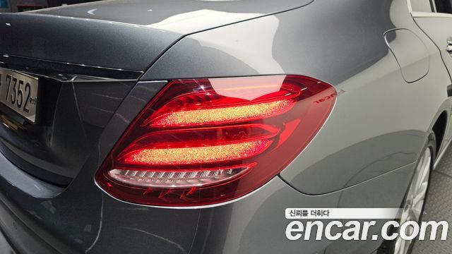 Mercedes-Benz E-Class 2018 — photo 9